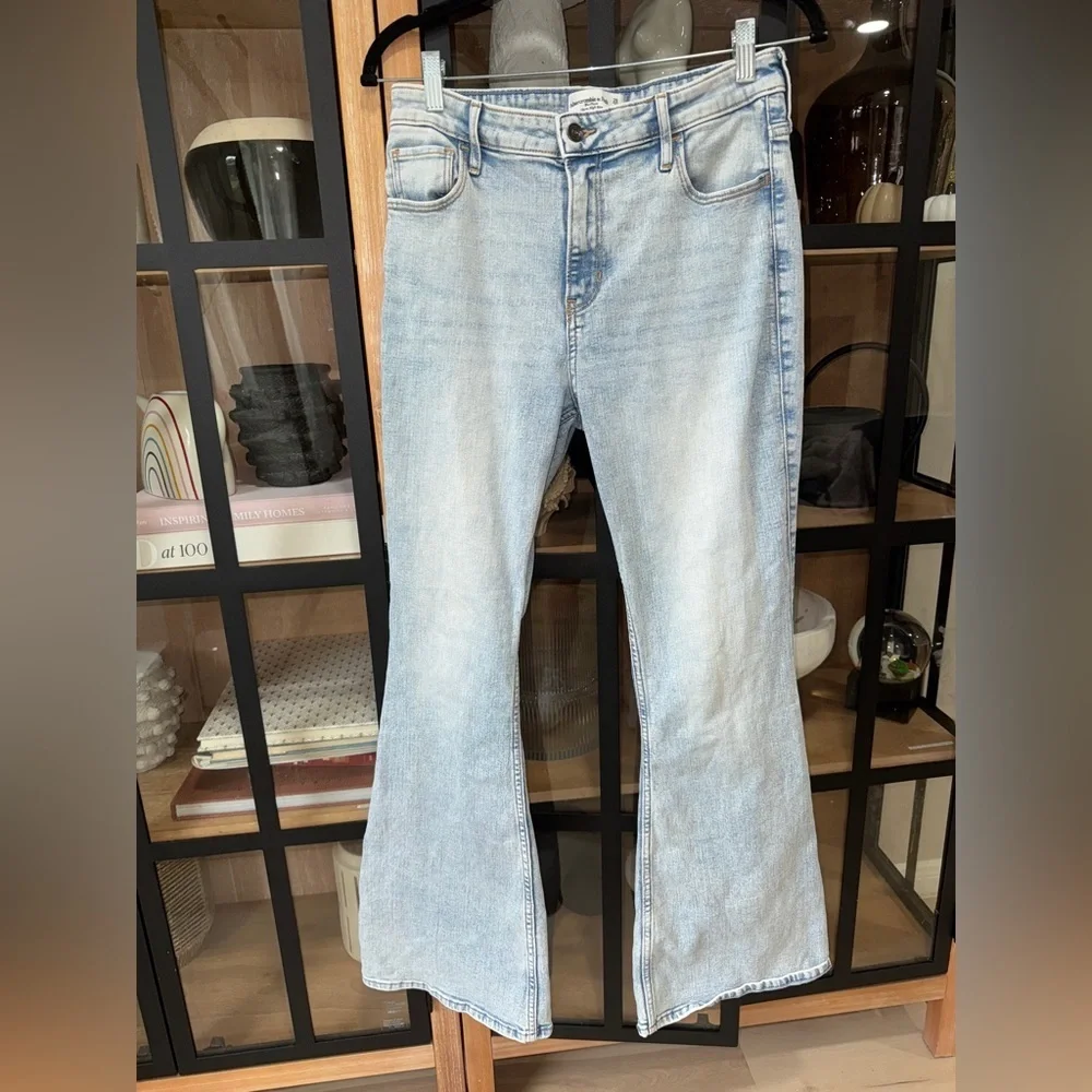 Abercrombie Ultra High Rise Flare Jeans denim pants light wash waisted groovy - Picture 2 of 6